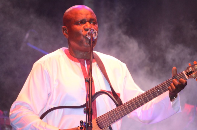 Concert explosif, Ismael Lo chauffe le CCF. Concert explosif, Ismael Lo chauffe le CCF.