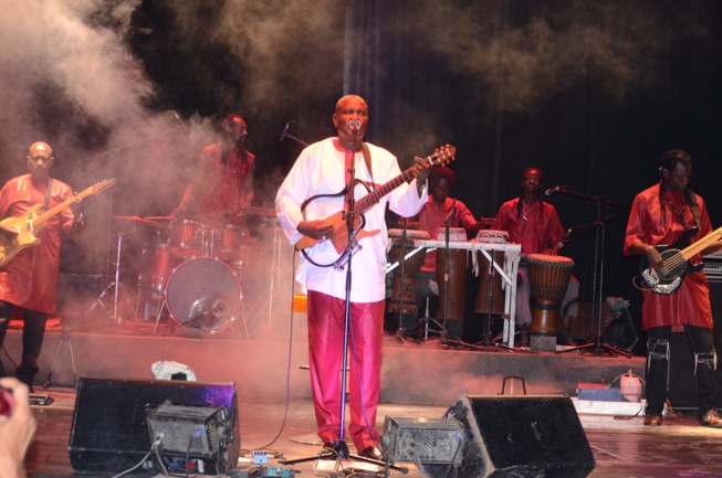 Concert explosif, Ismael Lo chauffe le CCF. Concert explosif, Ismael Lo chauffe le CCF.