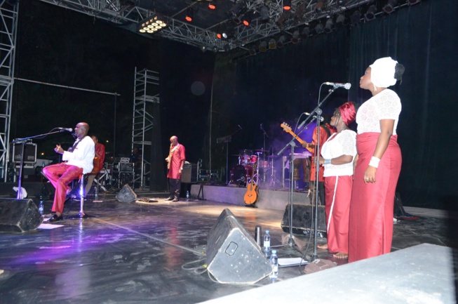 Concert explosif, Ismael Lo chauffe le CCF. Concert explosif, Ismael Lo chauffe le CCF.