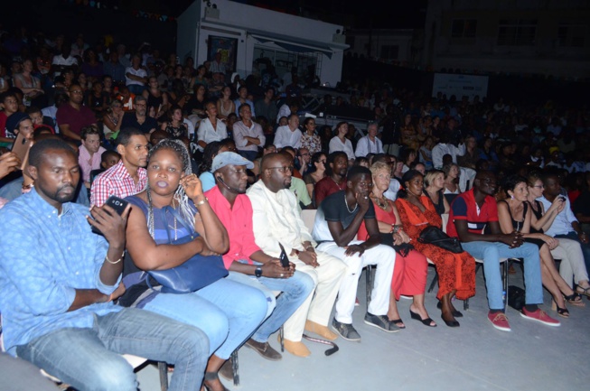 Concert explosif, Ismael Lo chauffe le CCF. Concert explosif, Ismael Lo chauffe le CCF.