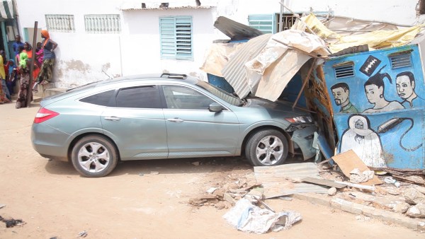 Guinaw-Rails: Un chauffeur perd le contrôle du volant et tue Aissata Ba, Awa Ba âgée de 18 ans blessée
