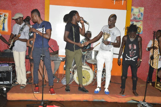 Le danseur de Pape diouf Makhoudia en live au Just 4 U. Le danseur de Pape diouf Makhoudia en live au Just 4 U.