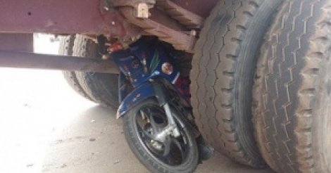 Tambacounda : Un Camion chargé de bois broie un conducteur de Jakarta Tambacounda : Un Camion chargé de bois broie un conducteur de Jakarta