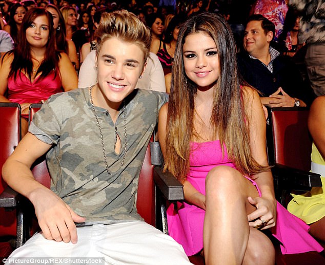 Selena Gomez & Justin Bieber officiellement réunis à … Selena Gomez & Justin Bieber officiellement réunis à …
