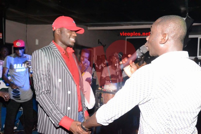 Ameth Thiou Jackson apporte son grain de sel chez Pape Diouf au Saraba. Ameth Thiou Jackson apporte son grain de sel chez Pape Diouf au Saraba.