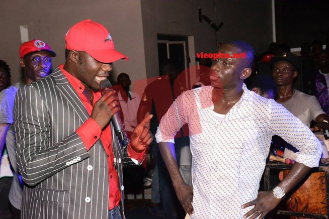 Ameth Thiou Jackson apporte son grain de sel chez Pape Diouf au Saraba. Ameth Thiou Jackson apporte son grain de sel chez Pape Diouf au Saraba.