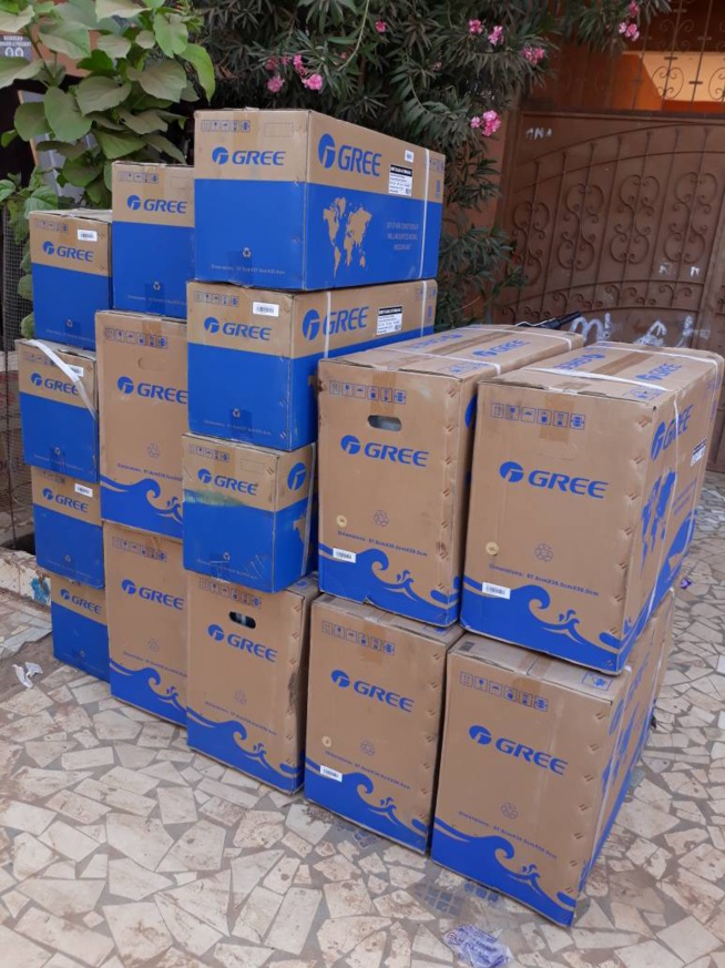 Harouna Dia vient de remettre 10 climatiseurs de 2 chevaux à l'hôpital de Ourossogui Harouna Dia vient de remettre 10 climatiseurs de 2 chevaux à l'hôpital de Ourossogui