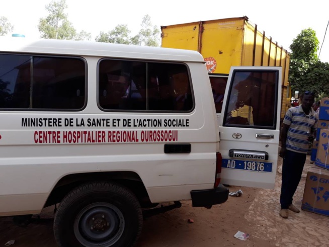 Harouna Dia vient de remettre 10 climatiseurs de 2 chevaux à l'hôpital de Ourossogui Harouna Dia vient de remettre 10 climatiseurs de 2 chevaux à l'hôpital de Ourossogui
