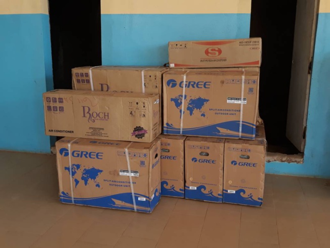 Harouna Dia    vient de remettre  10 climatiseurs de 2 chevaux à l'hôpital de Ourossogui
