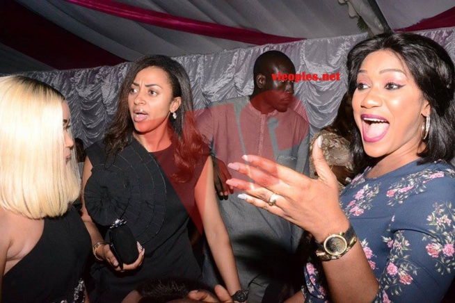 Quand les deux premières dames de Pape Diouf et Waly Seck affichent leur complicité chez COBRA BEAUTY HAIR SHOP de Colé Faye Quand les deux premières dames de Pape Diouf et Waly Seck affichent leur complicité chez COBRA BEAUTY HAIR SHOP de Colé Faye