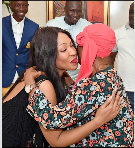 Viviane Chidid invitée chez le couple de l'ex président de la Cote d' Ivoire Henri Kona Bédié et sa femme. Viviane Chidid invitée chez le couple de l'ex président de la Cote d' Ivoire Henri Kona Bédié et sa femme.