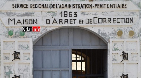 Saint- Louis : Condamné à 20 ans , Arfang Sané un des assassins d’Oumar Lamine Badji meurt en prison. Saint- Louis : Condamné à 20 ans , Arfang Sané un des assassins d’Oumar Lamine Badji meurt en prison.