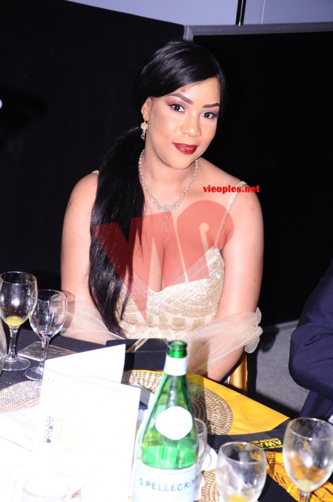 Madame Tandian Aicha Diallo toute ravissante avec son Baba au gala de l'African Leadership Aards de Paris. Madame Tandian Aicha Diallo toute ravissante avec son Baba au gala de l'African Leadership Aards de Paris.