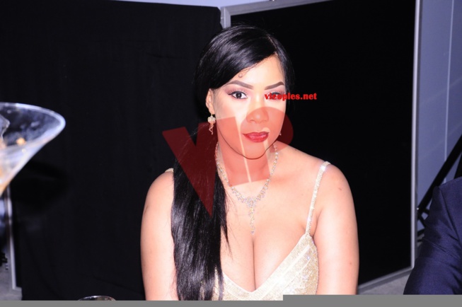 Madame Tandian Aicha Diallo toute ravissante avec son Baba au gala de l'African Leadership Aards de Paris. Madame Tandian Aicha Diallo toute ravissante avec son Baba au gala de l'African Leadership Aards de Paris.