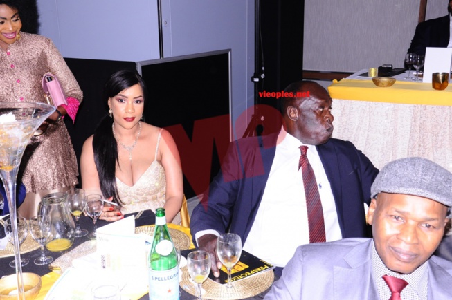 Madame Tandian Aicha Diallo toute ravissante avec son Baba au gala de l'African Leadership Aards de Paris. Madame Tandian Aicha Diallo toute ravissante avec son Baba au gala de l'African Leadership Aards de Paris.