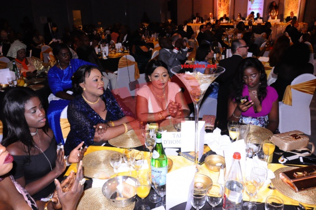 La douce moitié d'épouse de Mbagnick Diop du MEDS toute belle avec Mame Ndiaye la douce moitié de Mbaye Dieye Faye à Paris. La douce moitié d'épouse de Mbagnick Diop du MEDS toute belle avec Mame Ndiaye la douce moitié de Mbaye Dieye Faye à Paris.