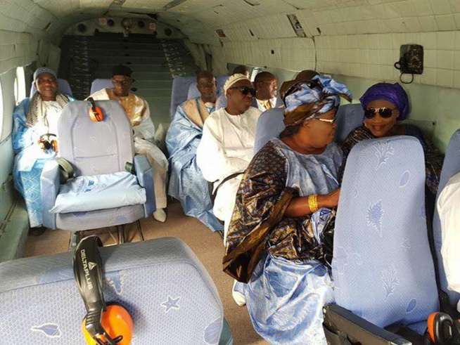 Photos : Wade, Decroix et le PDS dans leur hélico ila Touba.... Photos : Wade, Decroix et le PDS dans leur hélico ila Touba....