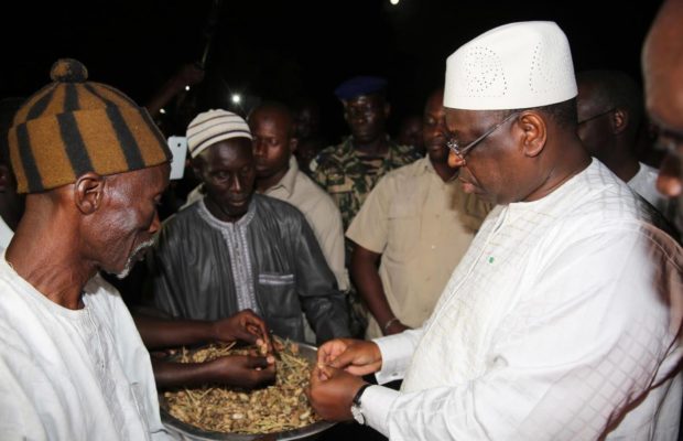 Sur la route du retour de Touba, le Président Macky SALL s’est arrêté à Séwékhay à la rencontre des populations qui s’investissent dans l’agriculture.