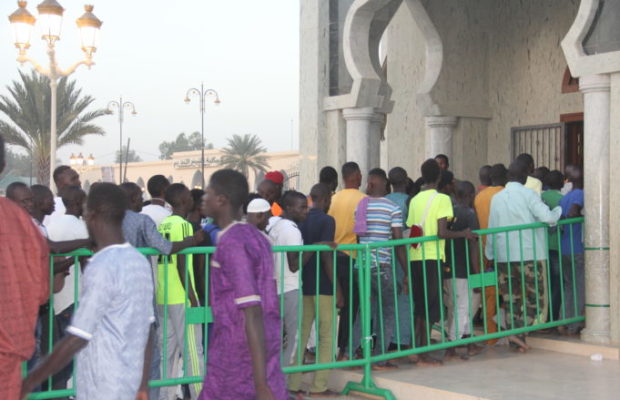 [12 Photos ] A 48 heures du Magal, les fidèles se bousculent devant le mausolée de Serigne Saliou … Regardez