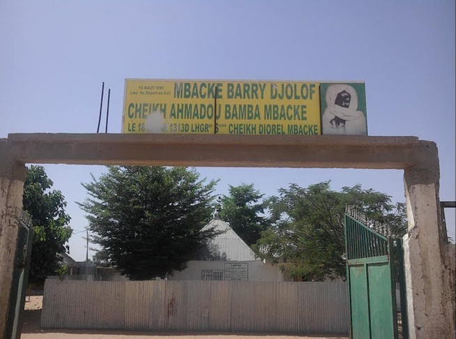 MBACKÉ BAARY DJOLOFF : Le lieu du départ en exil MBACKÉ BAARY DJOLOFF : Le lieu du départ en exil