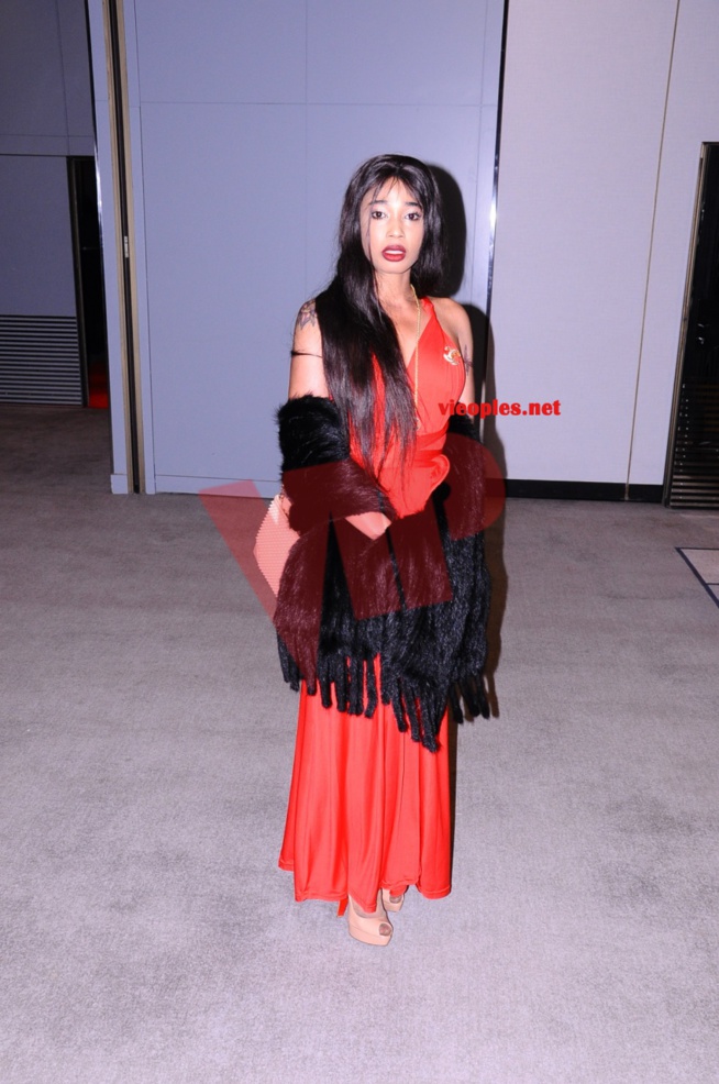 Voici la propriétaire du salon de beauté des VIP parisienne Swan Fashion toute classe au gala de l'African Leadership Award de Paris.