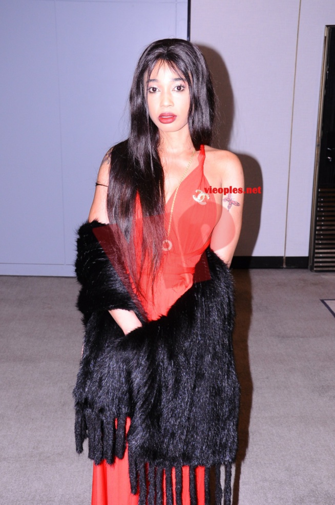Voici la propriétaire du salon de beauté des VIP parisienne Swan Fashion toute classe au gala de l'African Leadership Award de Paris.