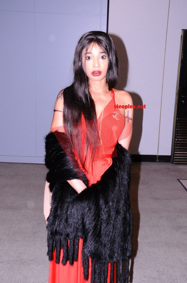 Voici la propriétaire du salon de beauté des VIP parisienne Swan Fashion toute classe au gala de l'African Leadership Award de Paris.