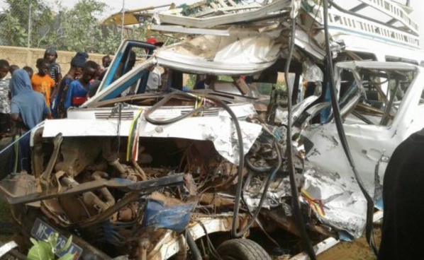 Urgent: un nouvel accident fait 14 morts sur la route du Magal Urgent: un nouvel accident fait 14 morts sur la route du Magal