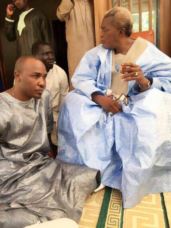 Cheikh Sarr, l'incontournable de la Zik FM chez Serigne Abdou Karim Mbacké à Ndindy; Cheikh Sarr, l'incontournable de la Zik FM chez Serigne Abdou Karim Mbacké à Ndindy;
