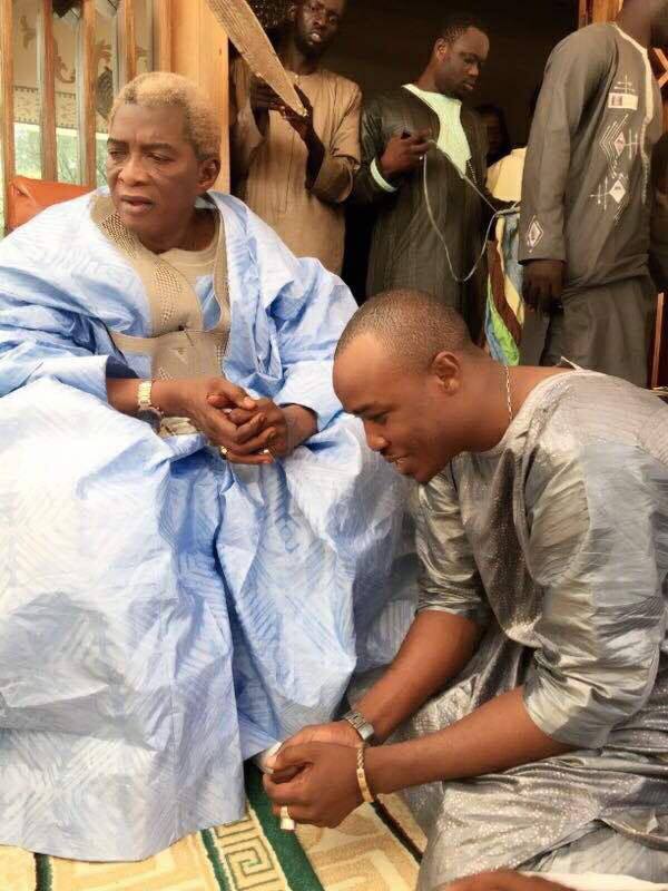 Cheikh Sarr, l'incontournable de la Zik FM chez Serigne Abdou Karim Mbacké à Ndindy; Cheikh Sarr, l'incontournable de la Zik FM chez Serigne Abdou Karim Mbacké à Ndindy;
