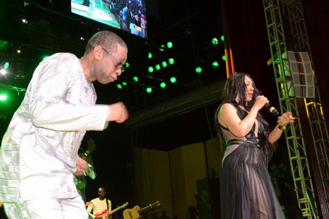 190 IMAGES : Youssou Ndour l'empereur de la musique donne l'avant -gout du Bercy au grand theatre de Dakar.