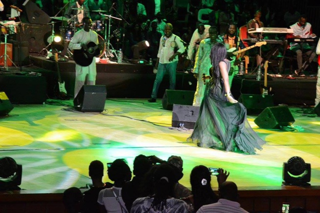 Avant première Bercy Viviane Chedid hot et sexy sur scène avec Youssou Ndour au grand théâtre.