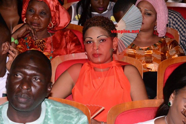 Ndeye Marie de la série "Bour Ngueweul" qui assurait le role de Anna toute splendide à l'avant première du Bercy de Youssou Ndour Ndeye Marie de la série "Bour Ngueweul" qui assurait le role de Anna toute splendide à l'avant première du Bercy de Youssou Ndour