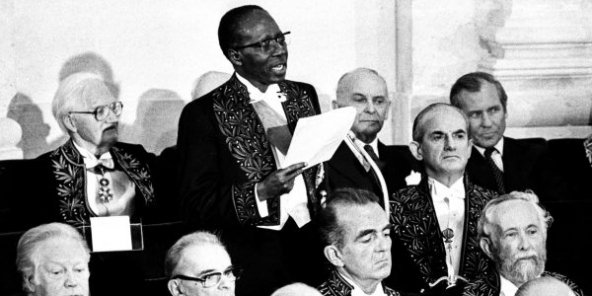 Pourquoi Bordeaux honore Léopold Sédar Senghor ( par Karfa Diallo, essayiste et consultant franco-sénégalais ) Pourquoi Bordeaux honore Léopold Sédar Senghor ( par Karfa Diallo, essayiste et consultant franco-sénégalais )