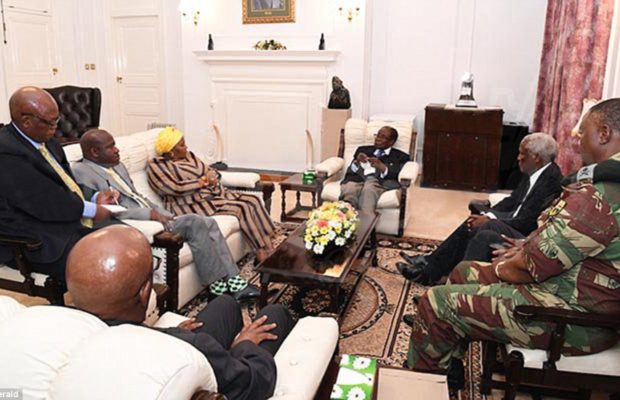 Détenu par l’armée, Robert Mugabe refuse de démissionner Détenu par l’armée, Robert Mugabe refuse de démissionner