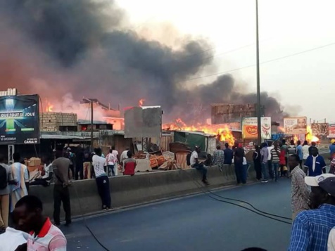 Incendie de "Parc Lambaye" à Pikine : les occupants entre désarroi et élan de solidarité Incendie de "Parc Lambaye" à Pikine : les occupants entre désarroi et élan de solidarité