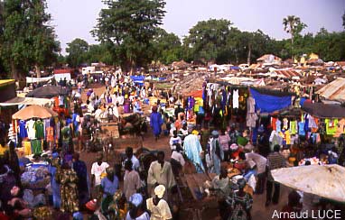 Louma de Thille Boubacar : sexe, alcool et drogue sur les étals Louma de Thille Boubacar : sexe, alcool et drogue sur les étals