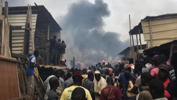 Lendemain de l'incendie à "Pakk Lambaye" : Les propriétaire des étals refusent de déguerpir Lendemain de l'incendie à "Pakk Lambaye" : Les propriétaire des étals refusent de déguerpir