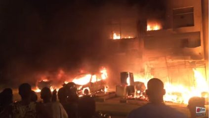 Urgent – Grand Yoff: un immeuble prend feu près d’un dépôt de gaz