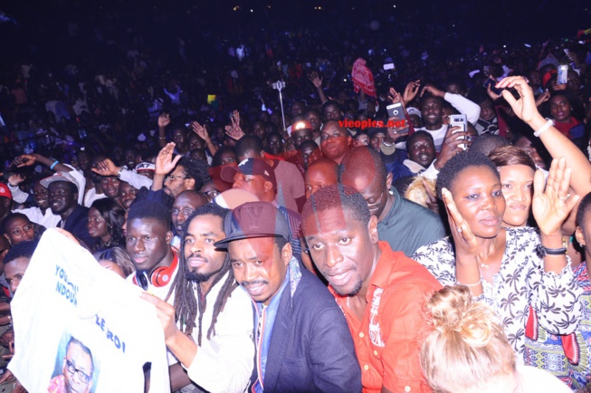 BERÇY 2017: A guichet fermé l'incontestable méga- star hisse le drapeau de son pays à Accor Hotel Aréna Paris. BERÇY 2017: A guichet fermé l'incontestable méga- star hisse le drapeau de son pays à Accor Hotel Aréna Paris.