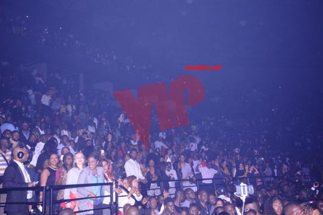 BERÇY 2017: A guichet fermé l'incontestable méga- star hisse le drapeau de son pays à Accor Hotel Aréna Paris. BERÇY 2017: A guichet fermé l'incontestable méga- star hisse le drapeau de son pays à Accor Hotel Aréna Paris.