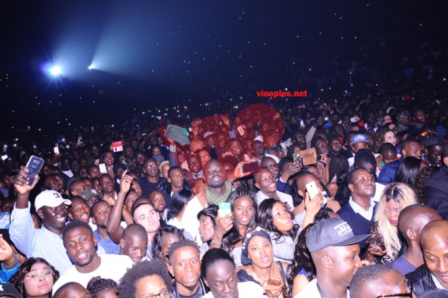 BERÇY 2017: A guichet fermé l'incontestable méga- star hisse le drapeau de son pays à Accor Hotel Aréna Paris. BERÇY 2017: A guichet fermé l'incontestable méga- star hisse le drapeau de son pays à Accor Hotel Aréna Paris.