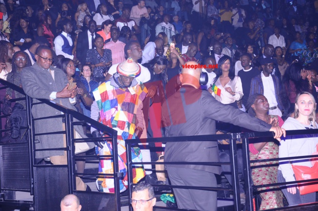 BERÇY 2017: A guichet fermé l'incontestable méga- star hisse le drapeau de son pays à Accor Hotel Aréna Paris. BERÇY 2017: A guichet fermé l'incontestable méga- star hisse le drapeau de son pays à Accor Hotel Aréna Paris.