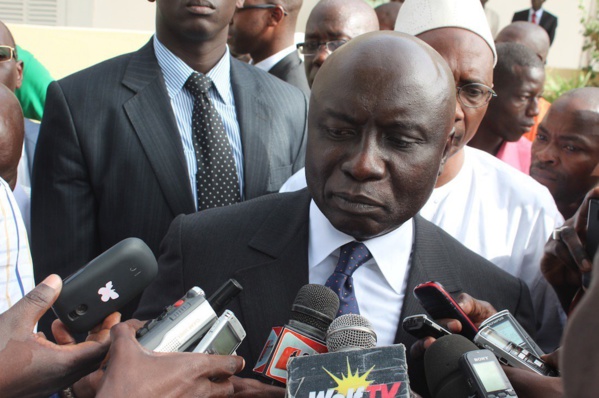 Idrissa Seck sur la levée de l’immunité parlementaire : “C’est comme si on voulait déshabiller quelqu’un sans l’avoir habillé au préalable” Idrissa Seck sur la levée de l’immunité parlementaire : “C’est comme si on voulait déshabiller quelqu’un sans l’avoir habillé au préalable”