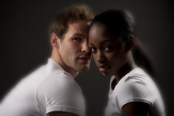 Conjugaison des cultures, l'amour de la différence, caractère colérique des femmes noires, regards extérieurs. …: Le couple mixte est-il un remède au racisme ? Conjugaison des cultures, l'amour de la différence, caractère colérique des femmes noires, regards extérieurs. …: Le couple mixte est-il un remède au racisme ?