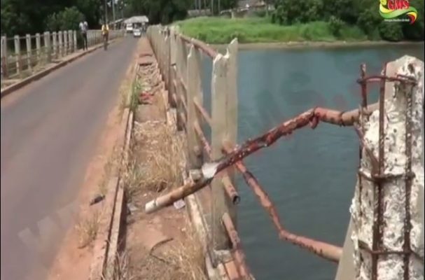 Bignona-Baila-Accident: Un minicar tombe dans le fleuve Casamance Bignona-Baila-Accident: Un minicar tombe dans le fleuve Casamance
