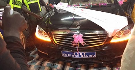 Photos – Les “Thiantas” offrent à Cheikh Béthio un cadeau de 122 millions Photos – Les “Thiantas” offrent à Cheikh Béthio un cadeau de 122 millions