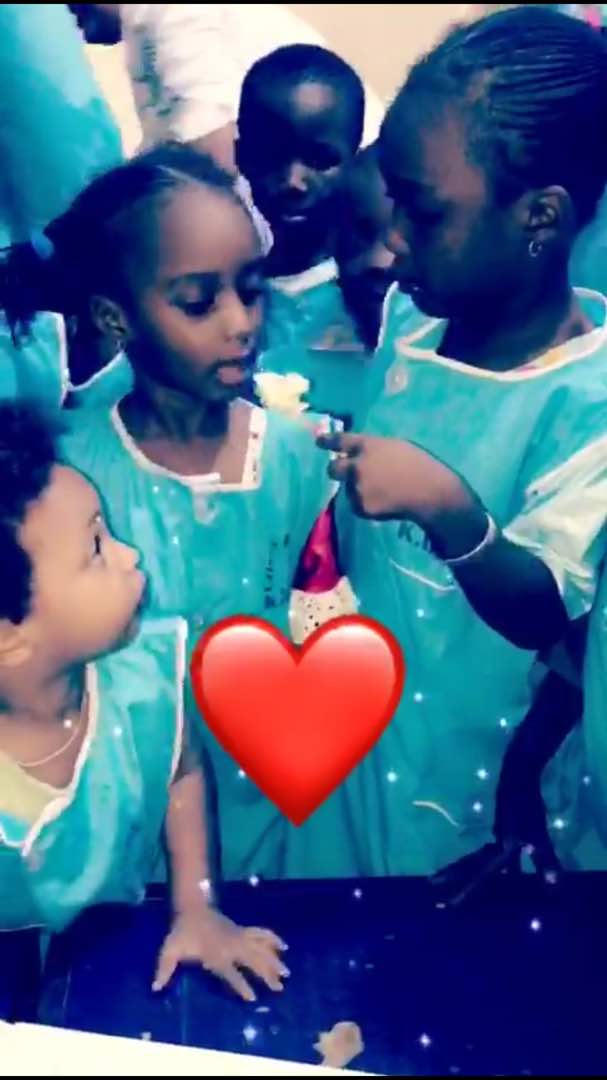 L'animateur Cheikh Sarr de Zik Fm fête l'anniversaire de sa fille avec ses camarades de classe. L'animateur Cheikh Sarr de Zik Fm fête l'anniversaire de sa fille avec ses camarades de classe.