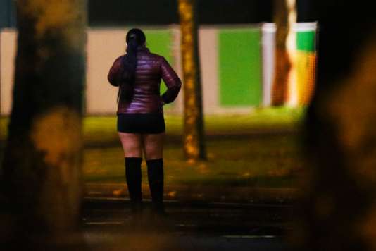 « Si je dis quelque chose, il va me tuer ! » : le calvaire des esclaves sexuelles en France « Si je dis quelque chose, il va me tuer ! » : le calvaire des esclaves sexuelles en France