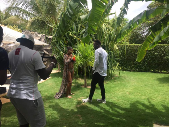 Dans les coulisses du tournage de la vidéo "TRAUMATISÉ" de Keithzy. Regardez Dans les coulisses du tournage de la vidéo "TRAUMATISÉ" de Keithzy. Regardez